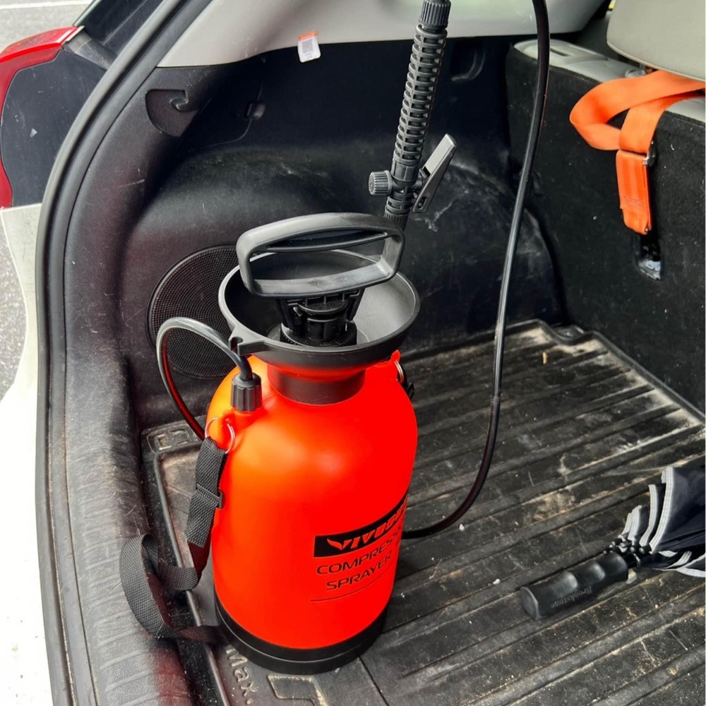 Vivosun Compression Red and Black Garden Sprayer 1.35 Gallons Like New GUC ❤️